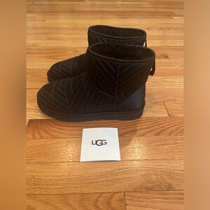 UGG Classic Black Mini Quilted Satin Boots, Size 7 EXCELLENT CONDITION